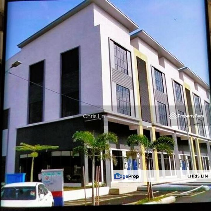 UEP Taman Perindustrian UEP, 2.5 storey(90) with 14pax lift 29'x100' total built up approx 7000sq ft for sale at RM3.2mil nego , Selangor, Subang Jaya