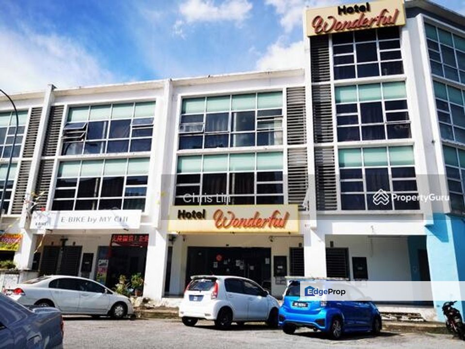 Taman Equine Park TTDI Dualis Equine Park Commercial Center ,EquPark ,Sri Kembangan .Hotel    酒店出售 設齐全。tenanted lotcation at  Taman Equine Park , Selangor, Seri Kembangan