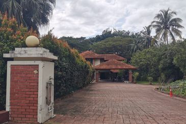 IOI Beverly Row @ IOI Resort City