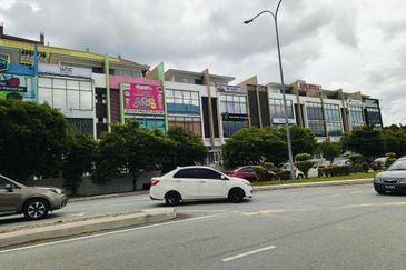 Dagang Cahaya Avenue