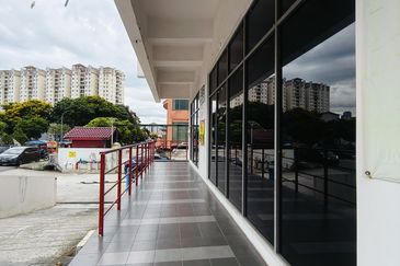 Dagang Cahaya Avenue