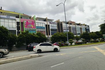 Dagang Cahaya Avenue