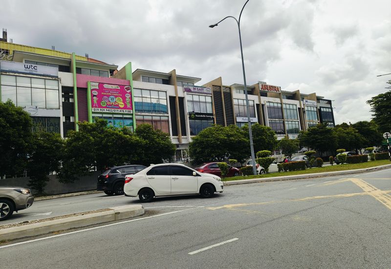 Dagang Cahaya Avenue