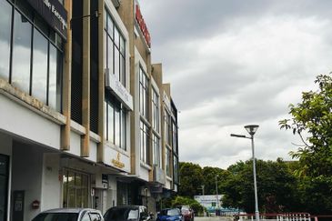 Dagang Cahaya Avenue