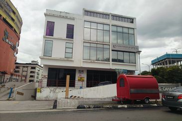 Dagang Cahaya Avenue