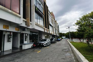 Dagang Cahaya Avenue