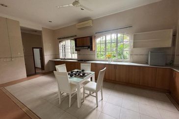 IOI Beverly Row @ IOI Resort City