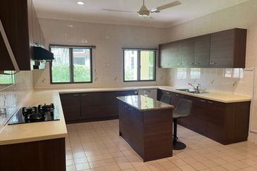 IOI Beverly Row @ IOI Resort City