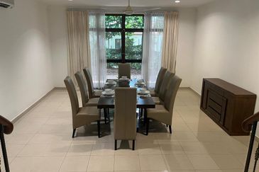 IOI Beverly Row @ IOI Resort City