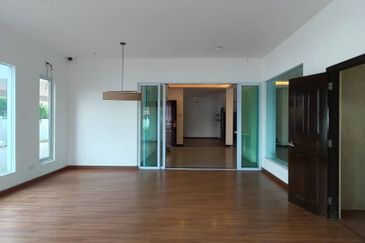 Jalan Puncak Perdana 