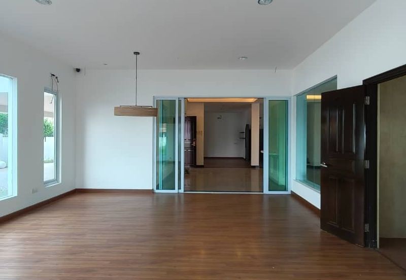 Jalan Puncak Perdana 