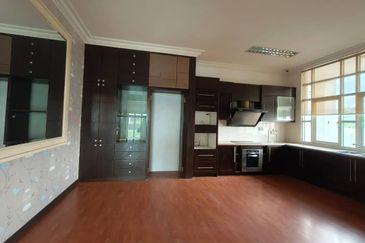 Jalan Puncak Perdana 