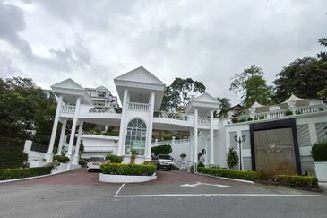 Jalan Puncak Perdana 