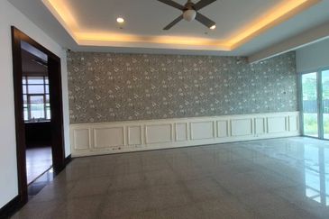 Jalan Puncak Perdana 