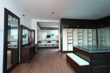 Jalan Puncak Perdana 