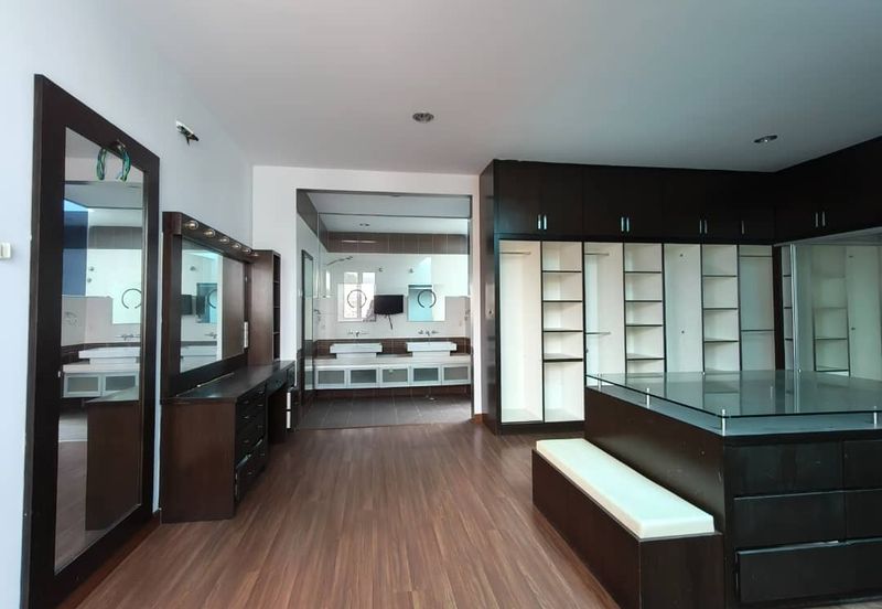 Jalan Puncak Perdana 