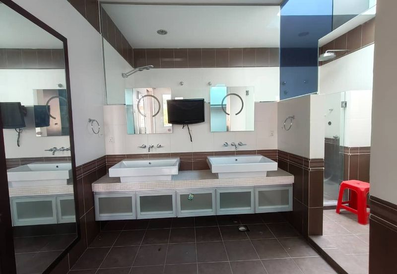 Jalan Puncak Perdana 