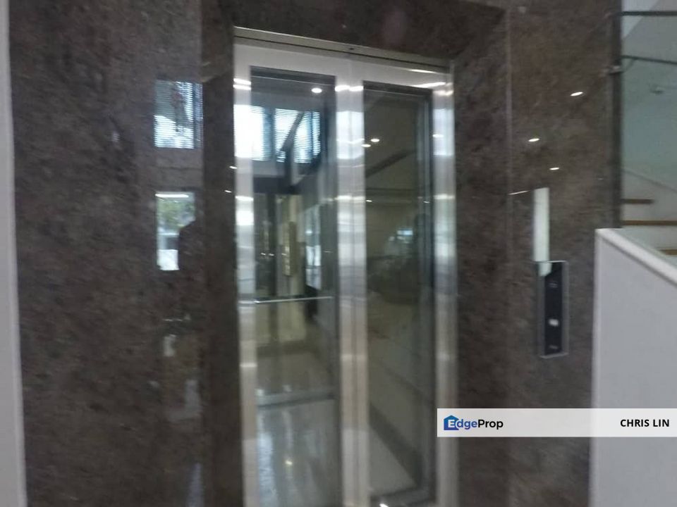 3 Storey Modern Bungalow @ Tropicana
LWith LIFT  Swimming pool.
Spacious Garden, Selangor, Tropicana