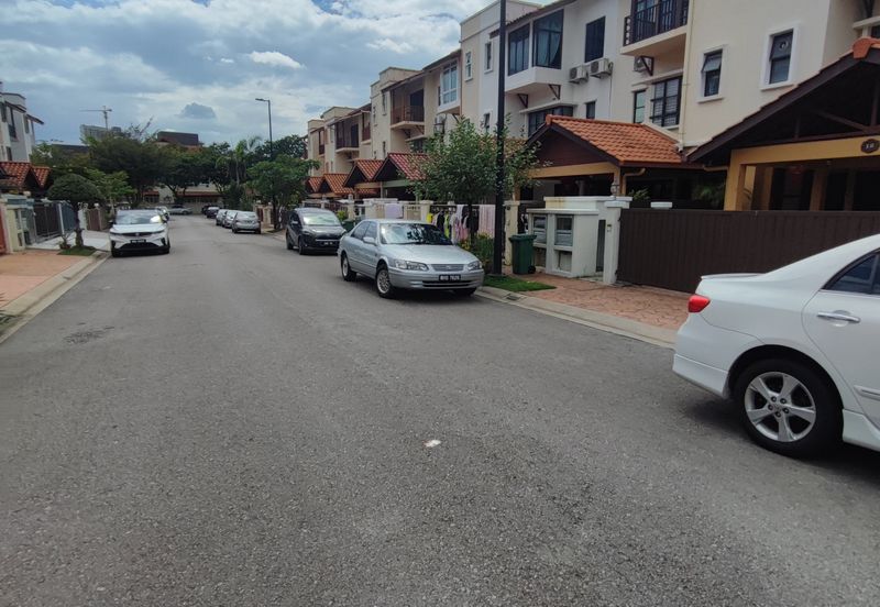 Bukit Jalil, 2.5 Storey house (end lot), Taman Jalil Sutera, Kuala Lumpur 