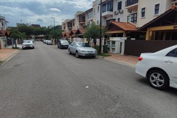 Bukit Jalil, 2.5 Storey house (end lot), Taman Jalil Sutera, Kuala Lumpur 