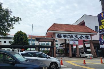 Bukit Jalil, 2.5 Storey house (end lot), Taman Jalil Sutera, Kuala Lumpur 