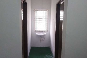 Bayu Tinggi Commercial Centre -Taipan