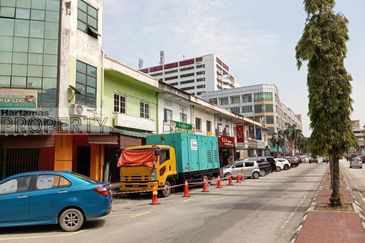 4 Storey Shoplot in Klang Town / Pusat Bandar Klang For Sale