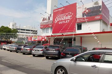 4 Storey Shoplot in Klang Town / Pusat Bandar Klang For Sale