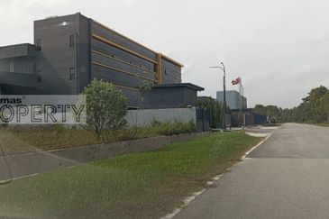 Commercial land at Puncak Alam for sale