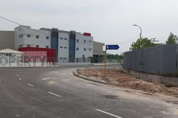 Commercial land at Puncak Alam for sale