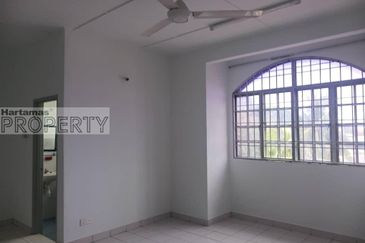 Renovated 2 storey terrace house facing field at Bandar Puteri Klang