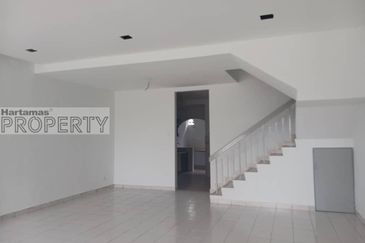 Renovated 2 storey terrace house facing field at Bandar Puteri Klang