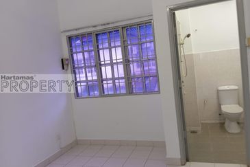 Renovated 2 storey terrace house facing field at Bandar Puteri Klang