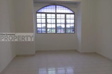 Renovated 2 storey terrace house facing field at Bandar Puteri Klang