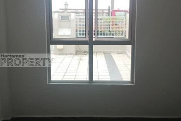 Renovated 2 storey terrace house facing field at Bandar Puteri Klang