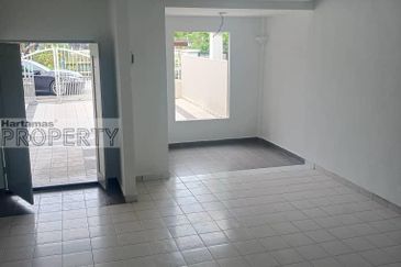 Renovated 2 storey terrace house facing field at Bandar Puteri Klang