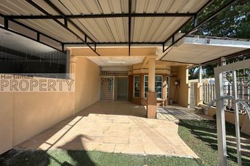 End Lot 2 storey terrace house at Bandar Puteri for sale