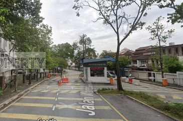 Well kept 2 1/2 Storey House, Taman Wangsa Baiduri for SALE