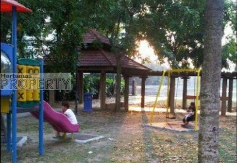 Well kept 2 1/2 Storey House, Taman Wangsa Baiduri for SALE