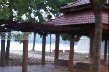 Well kept 2 1/2 Storey House, Taman Wangsa Baiduri for SALE