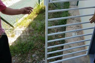Rumah Teres Setingkat @ Taman Salak Kasturi, Sepang untuk dijual