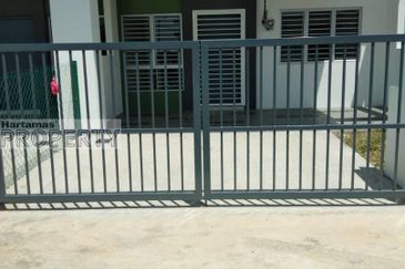 Rumah Teres Setingkat @ Taman Salak Kasturi, Sepang untuk dijual