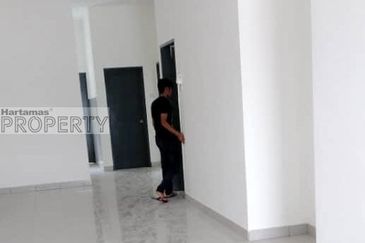 Rumah Teres Setingkat @ Taman Salak Kasturi, Sepang untuk dijual