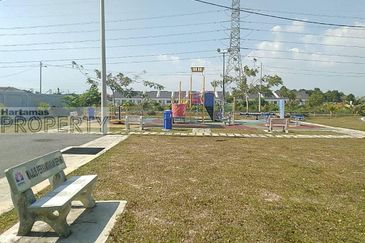 Rumah Teres Setingkat @ Taman Salak Kasturi, Sepang untuk dijual