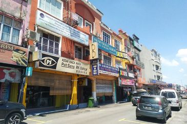 Teluk Pulai Commercial Center