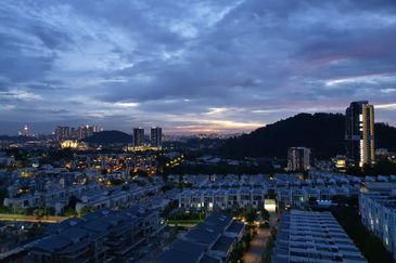 UPPERVILLE @ 16 Quartz Melawati