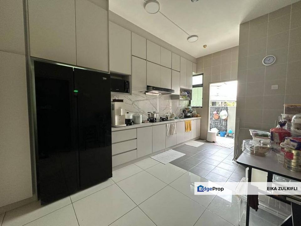 BANDAR BUKIT RAJA DOUBLE STOREY TERRACE END LOT FOR SALE , Selangor, Klang