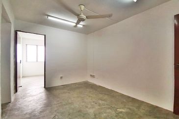 Flat Pandan Jaya Blok L13