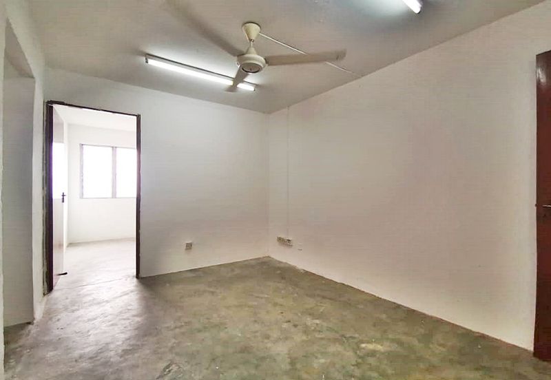 Flat Pandan Jaya Blok L13