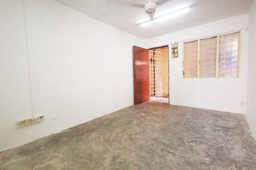 Flat Pandan Jaya Blok L13